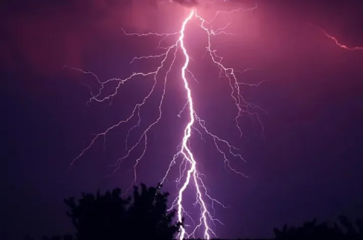 बिहारमध्ये वीज कोसळून गेल्या 24 तासात 21 जणांचा मृत्यू