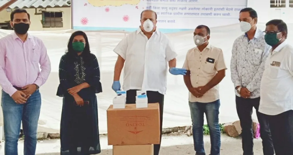 कोल्हापूर : मंत्री मुश्रीफ यांच्याकडून ऑक्सिमीटर व थर्मल स्कॅनरचे वाटप