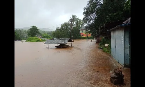 संगमेश्वर, फुणगूस, माखजन, वांद्री, कसबा बाजारपेठांना पुराच्या वेढा