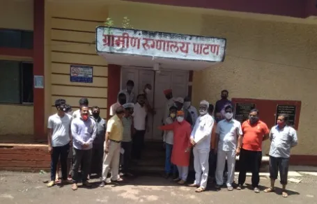 सातारा : पाटण ग्रामीण रुग्णालयाला ठोकले टाळे