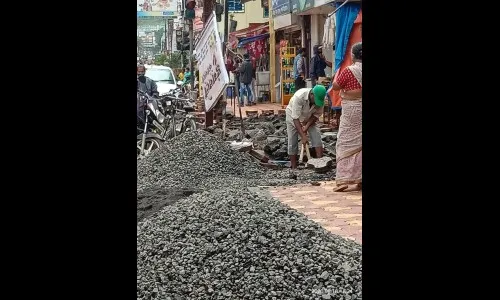 मोती चौकातल्या पेव्हरचे काम पुन्हा सुरु