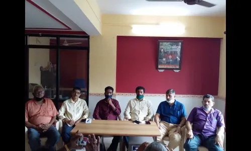 गोवा डेअरीने शेतकऱयांना प्रति लिटर रू. 3 दराने दुध दरवाढ द्यावी –