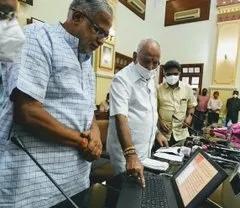 कर्नाटक: मुख्यमंत्र्यांच्या हस्ते शिक्षक मित्र अॅप लाँच