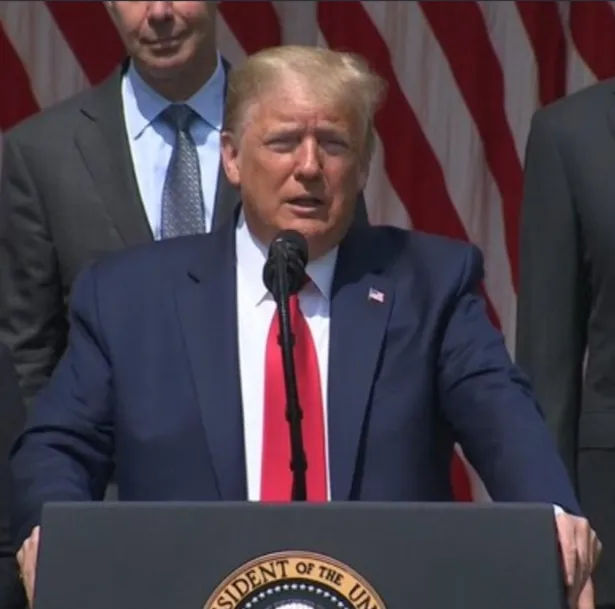 टिकटॉक, वी-चॅटवर बंदी घालण्याऱ्या आदेशावर ट्रम्प यांची स्वाक्षरी