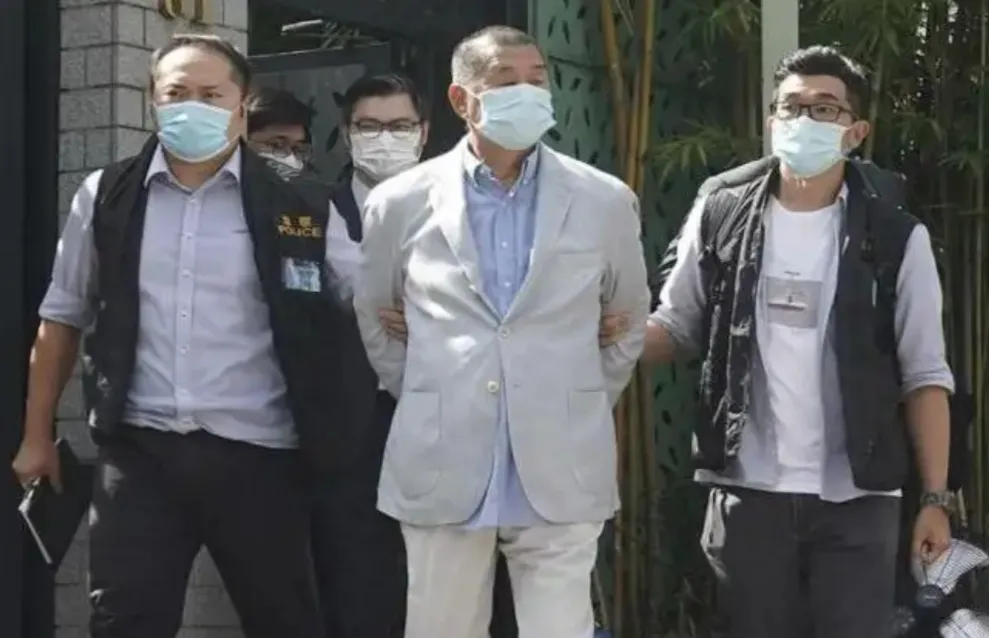 हाँगकाँगमध्ये प्रसारमाध्यम प्रमुखासह 7 जणांना अटक