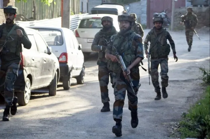 श्रीनगरमध्ये दहशतवादी हल्ला; दोन पोलीस कर्मचारी शहीद