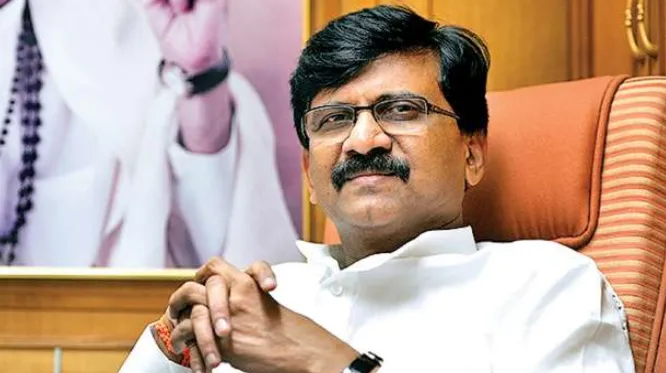 गांधी घराणे हेच काँग्रेसचे आधारकार्ड : संजय राऊत