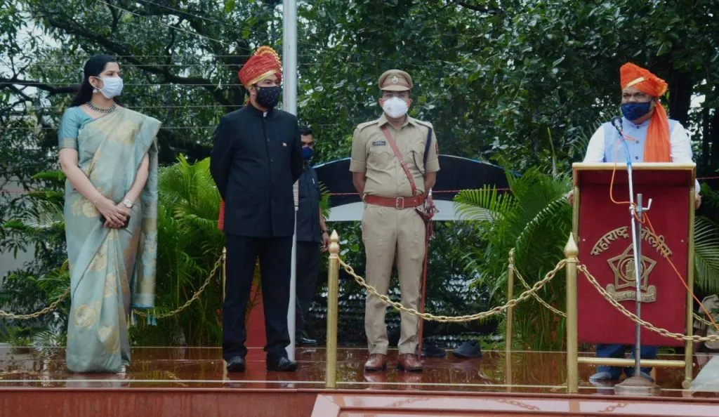 स्वातंत्र्याचा 73 वा वर्धापन दिन उत्साहात, शासन खंबीरपणे जनतेसोबत, लवकरच कोरोनावर मात करु — पालकमंत्री ॲङ अनिल परब