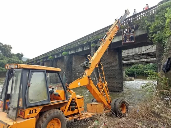 रत्नागिरी : अतिधोकादायक ‘वाशिष्ठी’ची ‘हॅमर टेस्ट’