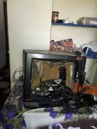 उच्च वीज दाबाने वाकरेत घरगुती साहीत्य जळाले, चार लाखांचे नुकसान