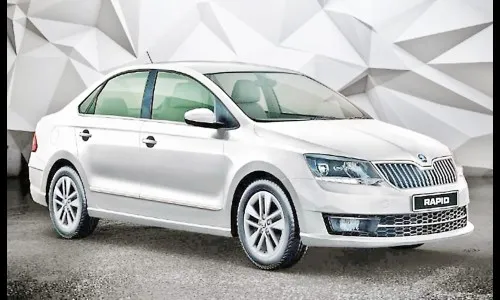 स्कोडाच्या रॅपिड एटी कारचे बुकिंग सुरू