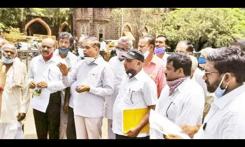 सुवर्णसौध येथे बेळवडी मल्लम्मा यांचा पुतळा उभे करा