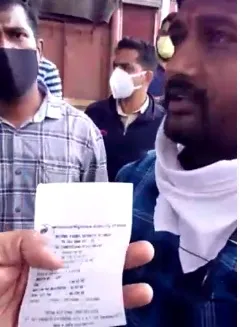 सातारा : आनेवाडी टोलनाक्यावर फास्ट टॅगचा झोल, नागरिकांनी सुनावले खडे बोल