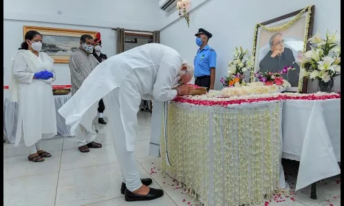 माजी राष्ट्रपती प्रणवदा अनंतात विलीन