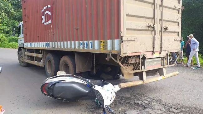 दापोलीत विचित्र अपघातात विद्यापीठ कर्मचारी ठार