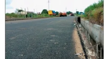 गटाराचे काम वाहनचालकाच्या जीवावर