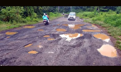चिपी विमानतळ-महामार्ग जोडणाऱया रस्त्याची दुरवस्था