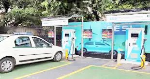 लवकरच 69 हजार पेट्रोलपंपांवर ईव्ही चार्जिंग केंद्र उभारण्याचे संकेत