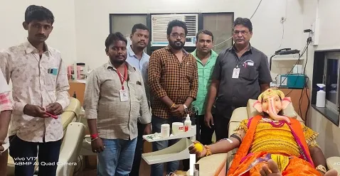 बार्शीत अवतरले बाप्पा, राबवले विविध उपक्रम