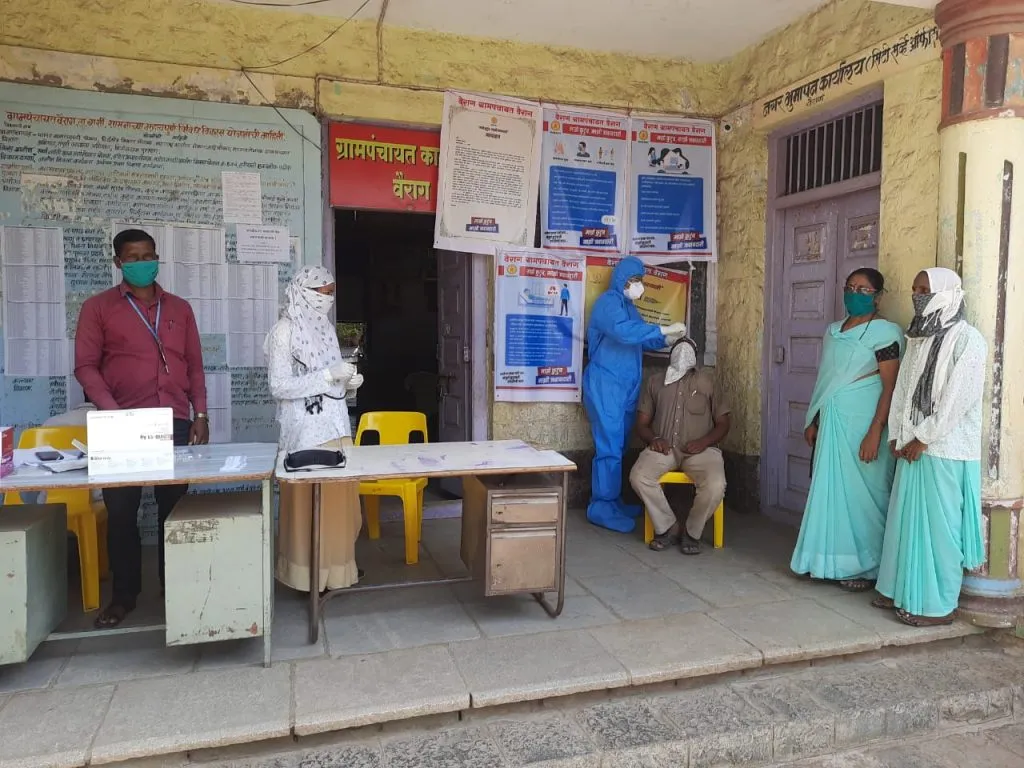 सोलापूर : मास्क वापरणे हीच लस : ग्रामविकास अधिकारी
