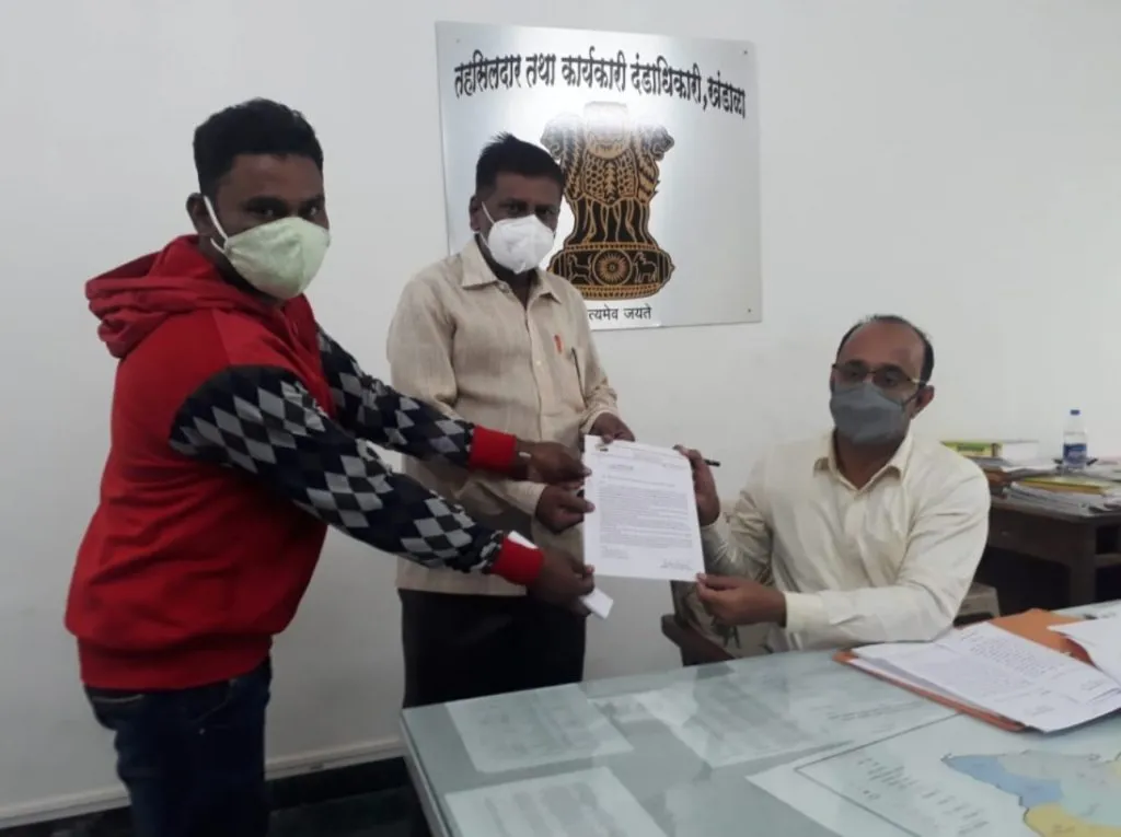 शालेय विद्यार्थी वाहतूकदारांना सर्व करांमध्ये शंभर टक्के सुट द्या