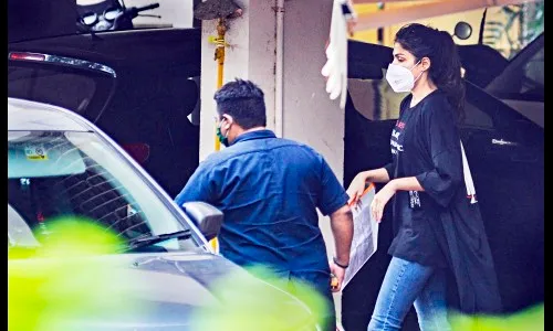 अखेर रिया चक्रवर्ती गजाआड