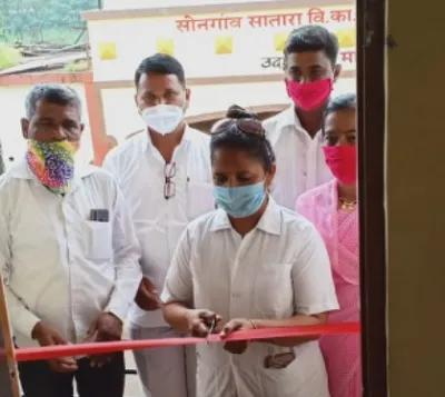 सातारा : यात्रेच्या वर्गणीतून घेतल्या ऑक्सिजन मशीन