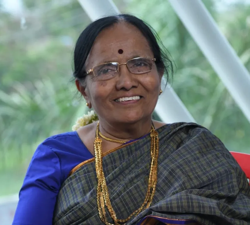 सोलापूर : जेष्ठ लेखिका निर्मला मठपती यांचे हृदयविकाराने निधन