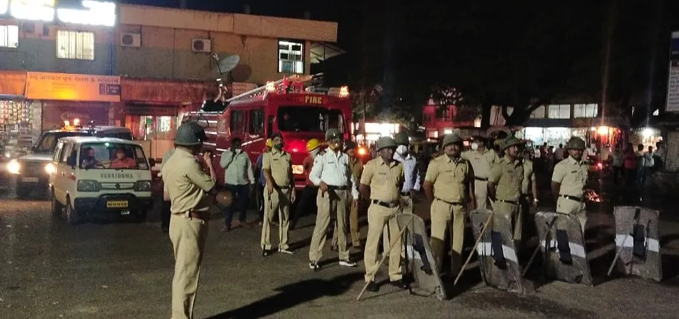 कोल्हापूर : नवरात्रोत्सवाच्या पार्श्वभूमीवर वडगाव पोलिसांची दंगल काबू रंगीत तालीम