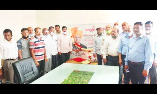 भाग्योदय महिला सोसायटीच्यावतीने बी.आय.पाटील यांना श्रद्धांजली