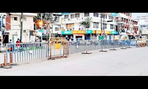 राजेंद्र प्रसाद चौकातील बॅरिकेड्समुळे शहराचे प्रवेशद्वार पुन्हा बंद