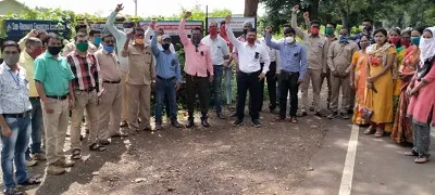 गडहिंग्लजला महावितरणच्या वीज कर्मचाऱ्यांची निदर्शने