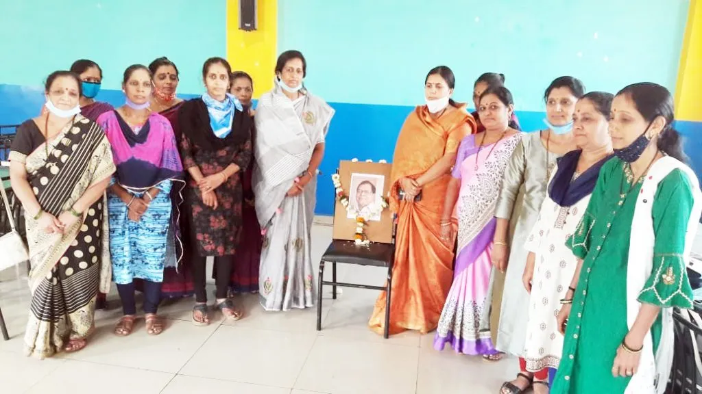 महिला आघाडीतर्फे बी. आय. पाटील यांना श्रद्धांजली