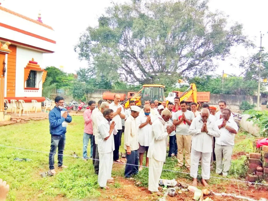 मजगावात सभामंडपाची पायाखोदाई