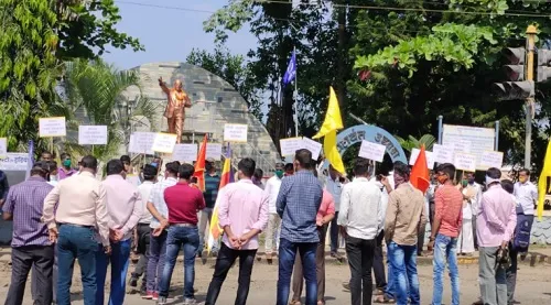 सातारा : वाढत्या महिला अत्याचाराच्या निषेधार्थ बहुजन क्रांती मोर्चाचे ‘जेल भरो आंदोलन’