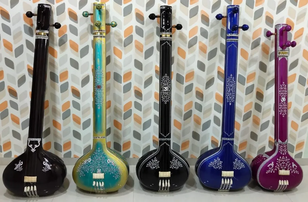 मिरजेतील तंतूवाद्यांना आता सप्तरंगांचा साज