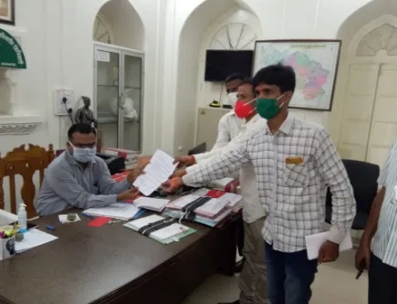 आभार फाटा ते शाहूनगर रस्ता तात्काळ दुरुस्त करा