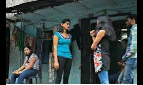 खानापूर रोडवरील कुंटणखान्यावर धाड