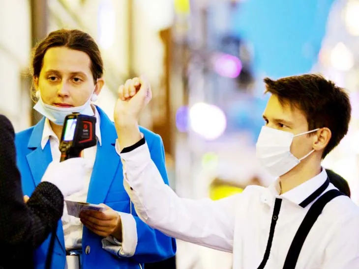 मॉस्को : कठोर निर्बंध