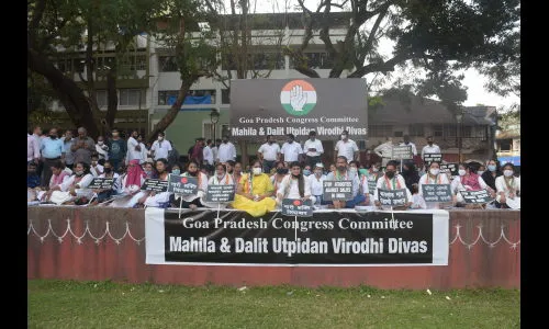 काँग्रेसतर्फे आझाद मैदानानावर उत्पीडन दिनानिमित्त निदर्शने