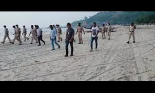 हरमल समुद्रकिनारी पेडणे पोलिसांचे कोम्बिंग ऑपरेशन