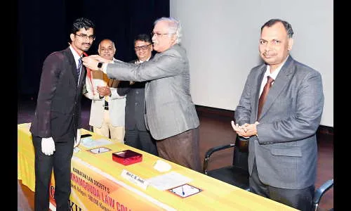 तरुण वकिलांनी तंत्रज्ञान आत्मसात करणे गरजेचे