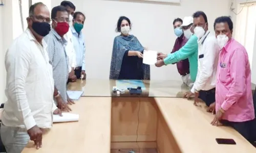 कर्मचारी संपाला संमिश्र प्रतिसाद