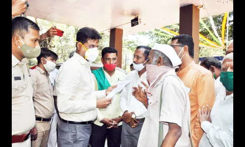 वृध्दाप पेन्शनमध्ये भ्रष्टाचार करणाऱयांवर कारवाई करा