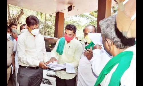 सातबारावर आमची नावे तातडीने दाखल करा