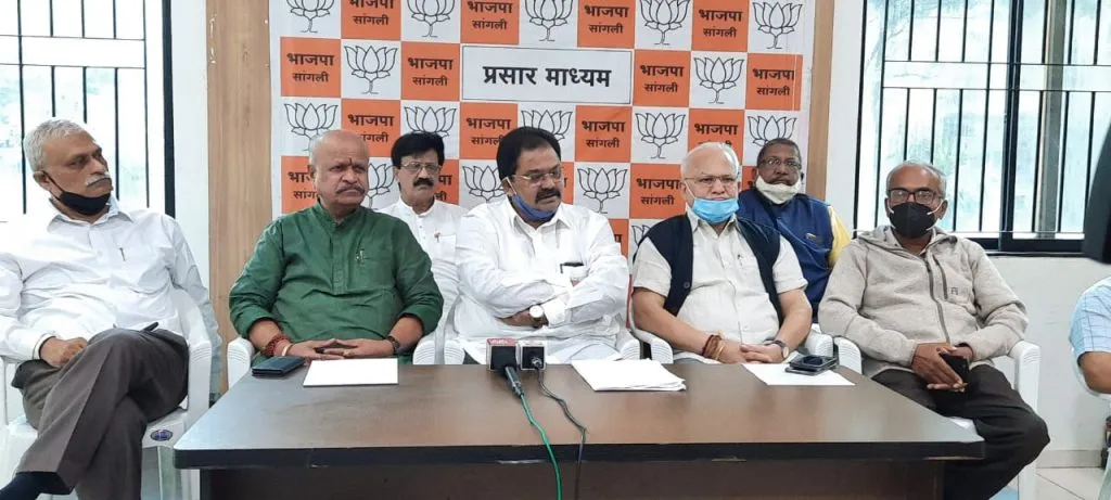 अपयशी आघाडीचे एक वर्ष अहंकार आणि असमन्वयाचे