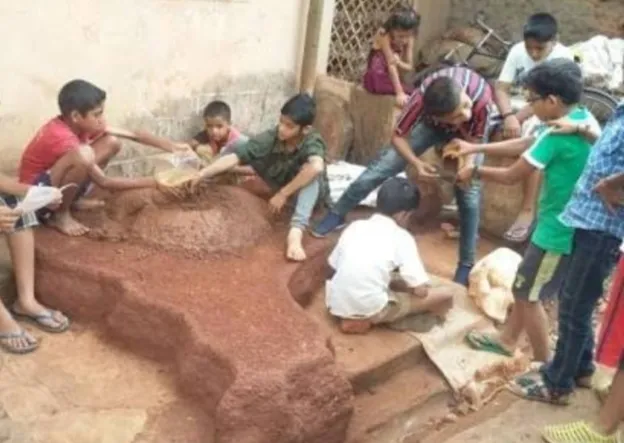 बालचमूंची किल्ले बनवण्यासाठी लगबग