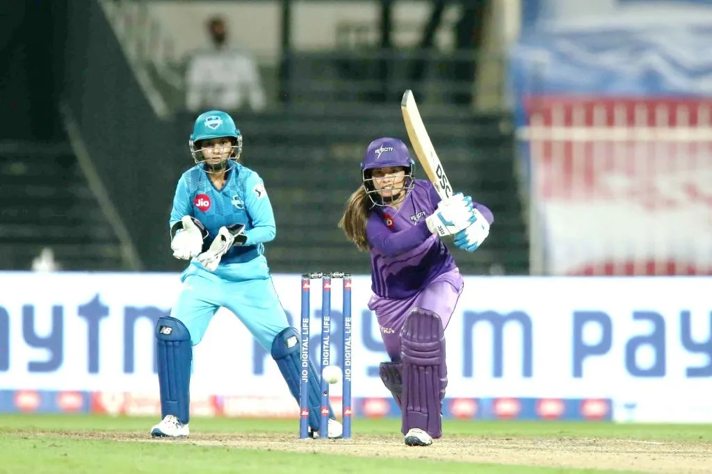 व्हेलॉसिटीची सुपरनोव्हाजविरुद्ध विजयी सलामी