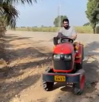 आमदार शिवेंद्रसिंहराजे यांनी चालवला ट्रॅक्टर