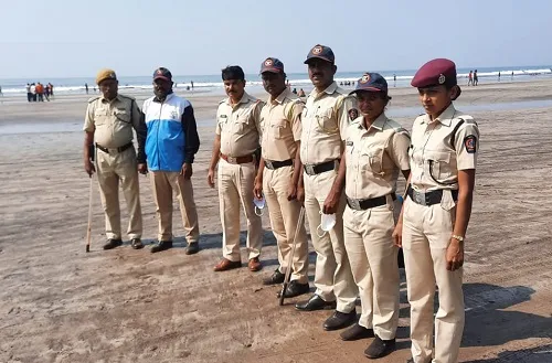 दापोलीत पर्यटन स्थळांवर पोलिसांचा कडक बंदोबस्त